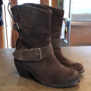 {DV} Boots